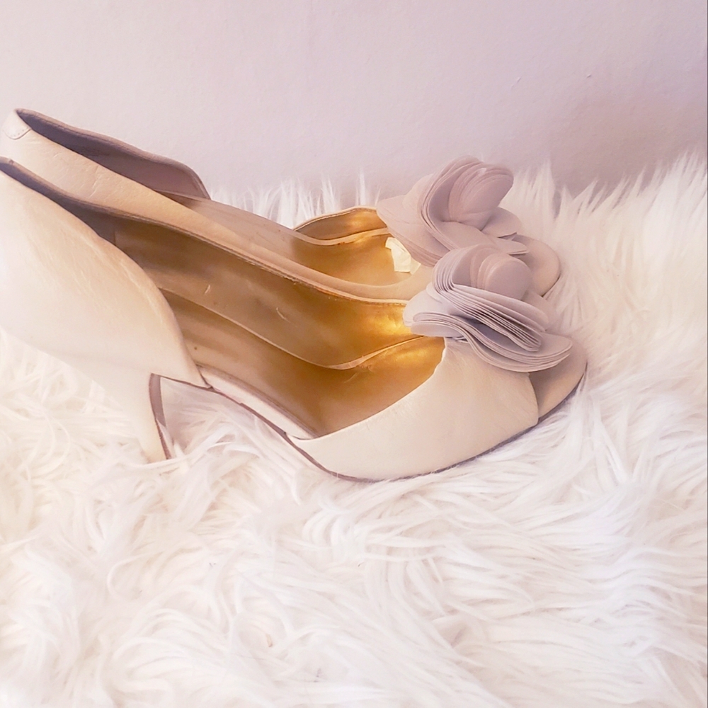 Cream cutout pumps with flower detail